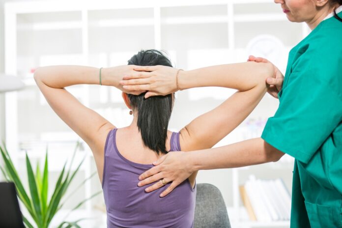 FL Chiropractor Helps Back Pain Sufferers Find Relief Naturally