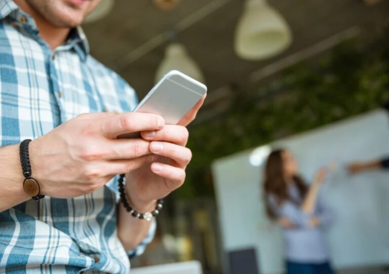 How Necessary Is It to Have a Smartphone in 2022?