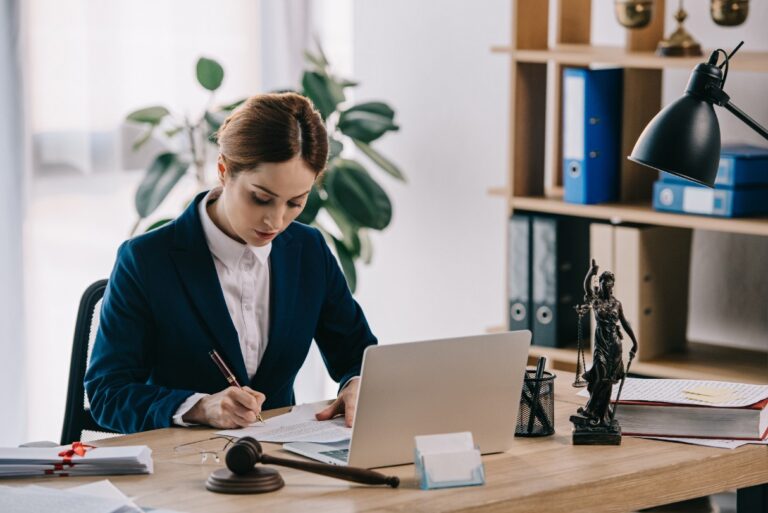5 Qualities to Look for in a Trusted Brisbane Lawyer